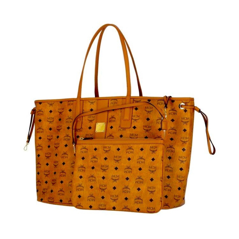 Mcm Liz medium in very good condition!pouch. Authentic.